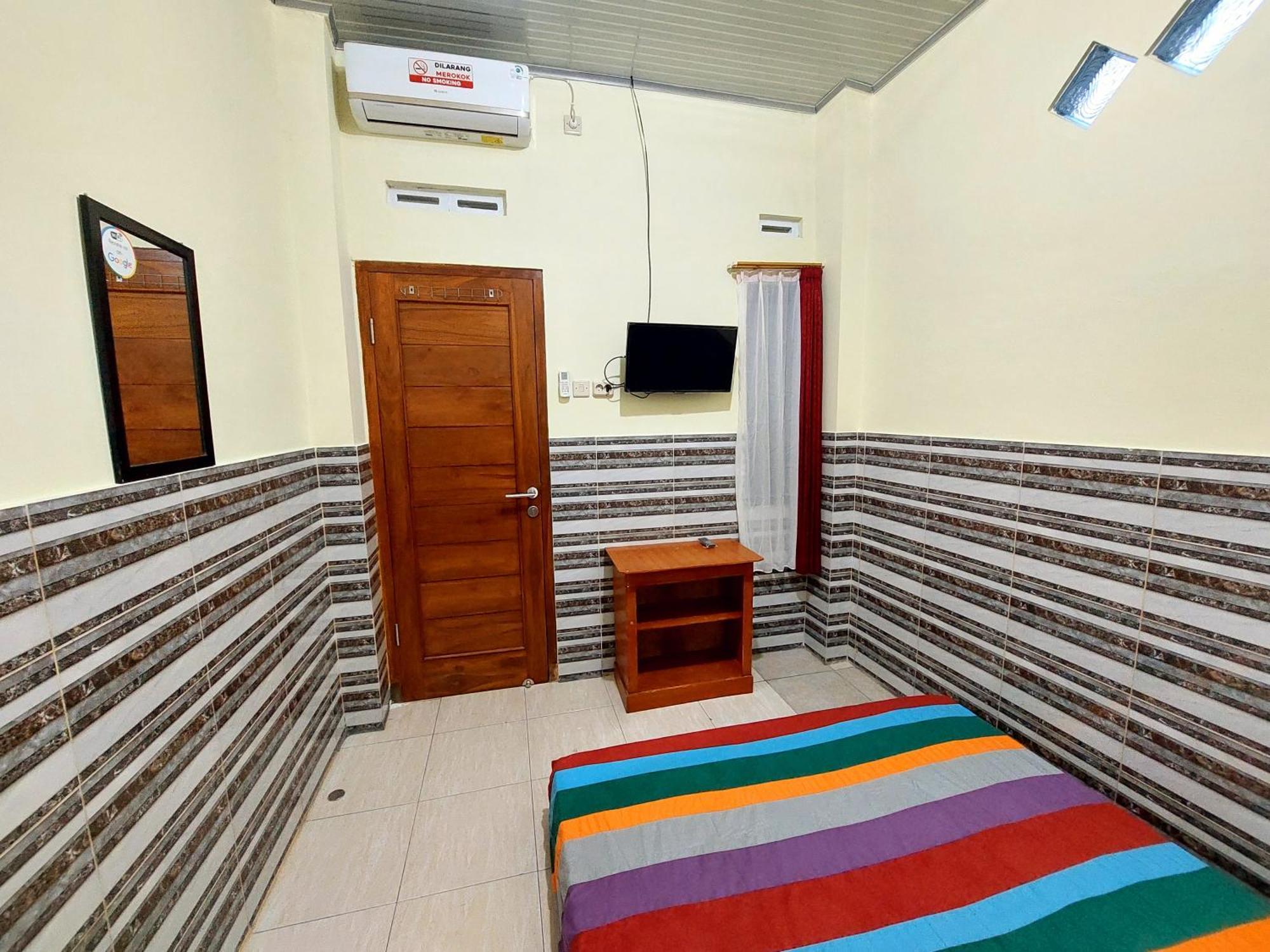 Griya Tugu Jogja Syariah Hotell Yogyakarta Rum bild