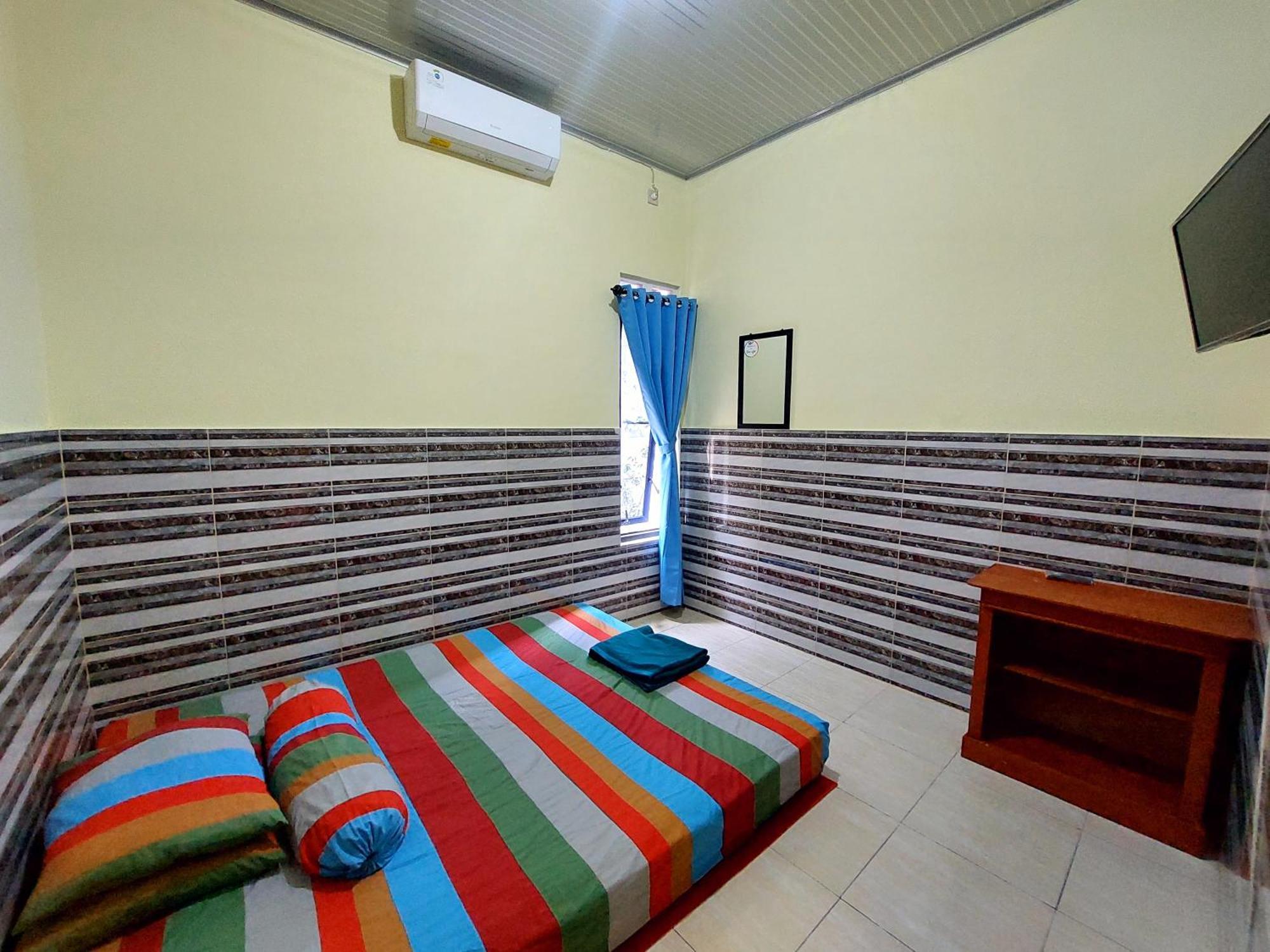 Griya Tugu Jogja Syariah Hotell Yogyakarta Rum bild